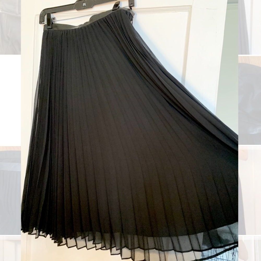 Banana Republic Black Pleated Skirt